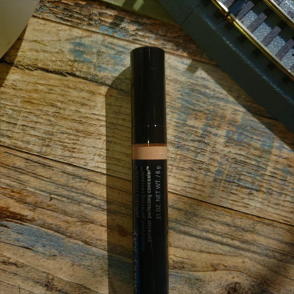DISCONTINUED - Deep Beige - Mary Kay Perfecting Concealer